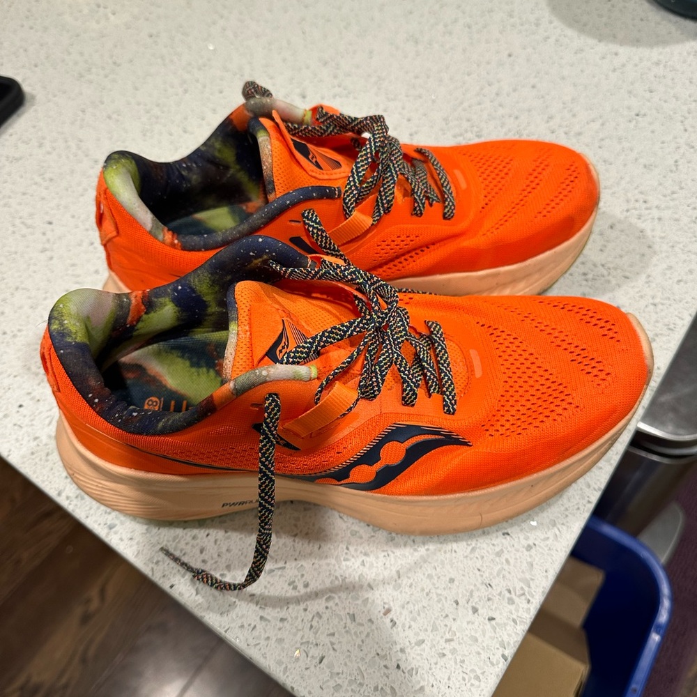 Saucony Ride runshield/ power run women’s size 8